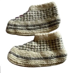 Handmade Wool Slippers – Size US 7 – 100% Natural Wool